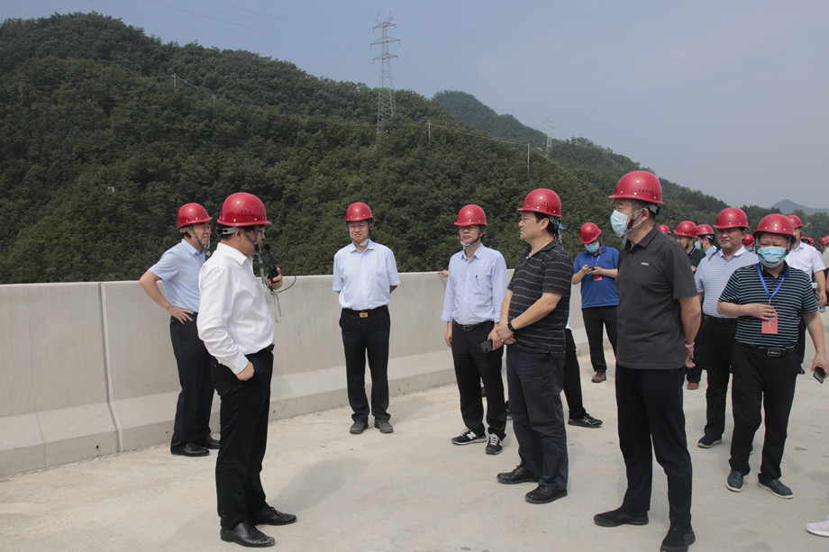 河南省交通運輸廳觀摩團到豫通公司監理項目堯欒西高速觀摩指導